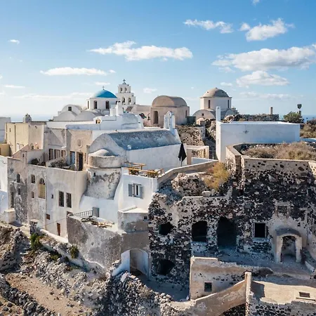 Kastro Cave House * Pýrgos