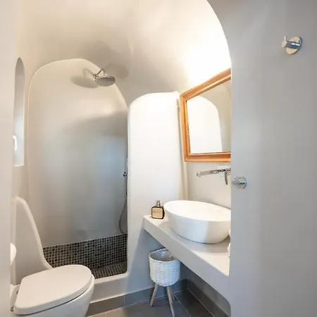 Kastro Cave House * Pýrgos