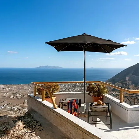Kastro Cave House *