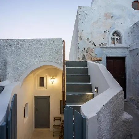 Kastro Cave House *