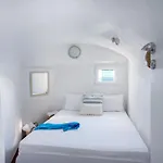 Kastro Cave House Pýrgos